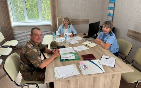 Сегодня Уполномоченный по правам человека Елена Зерняева вместе с руководителем аппарата Александром Бутиным работали в Каргатском районе